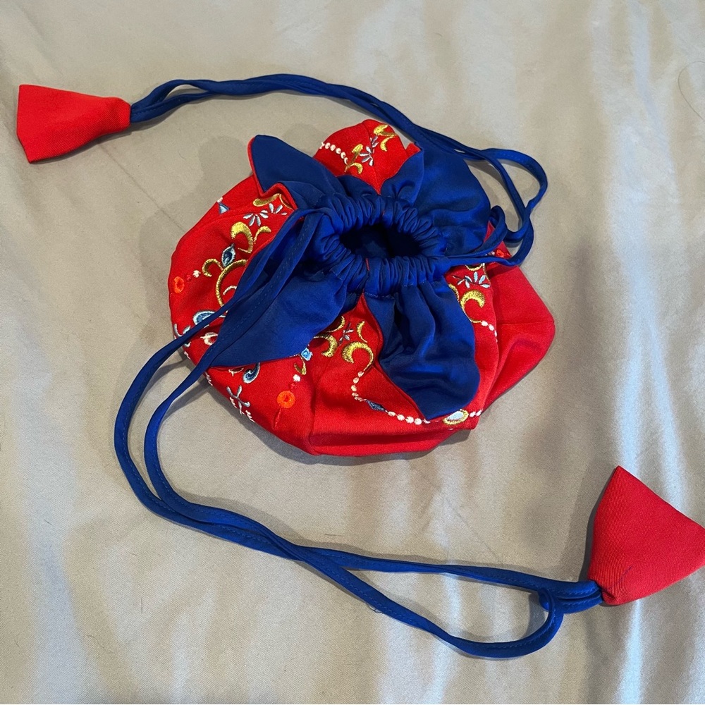 Embroidered traditional Chinese style drawstring pouch